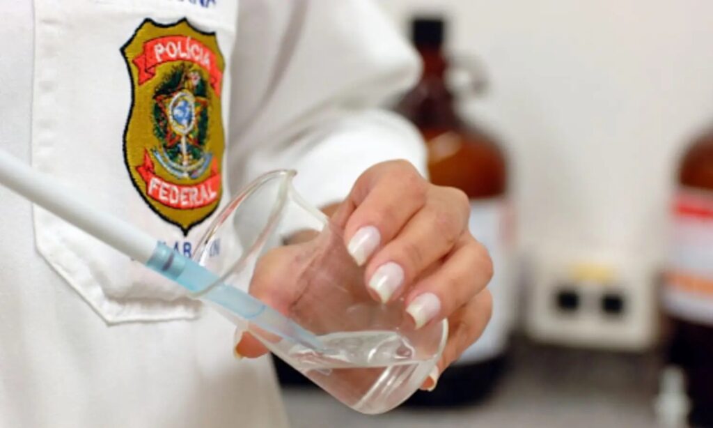 Especialistas em gestão de produtos químicos controlados